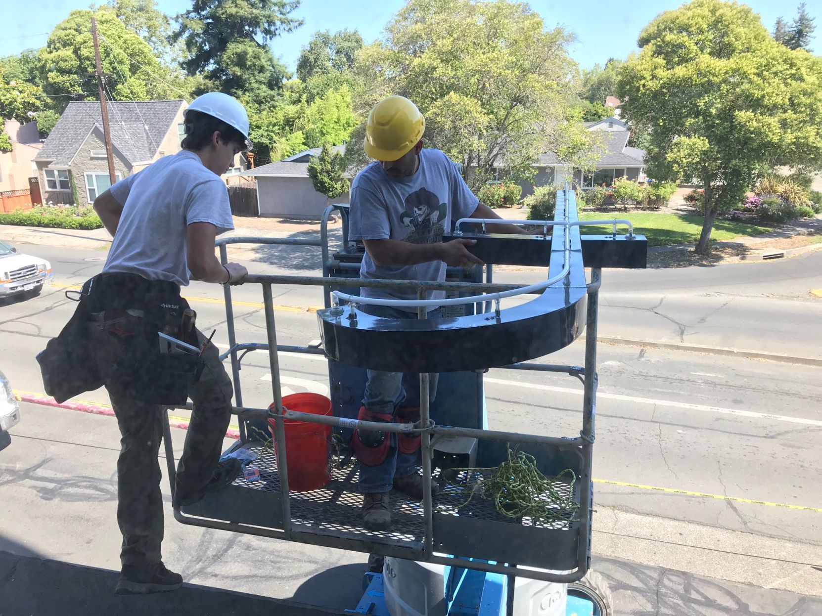 Workers installing vintage Food City letters